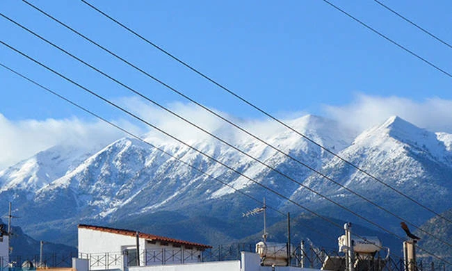 Καιρός: «Ντύθηκε» στα λευκά ο Ταΰγετος – Εντυπωσιακές εικόνες